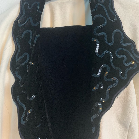 White and black skirt 2 pieces suite - Picture 3 of 4